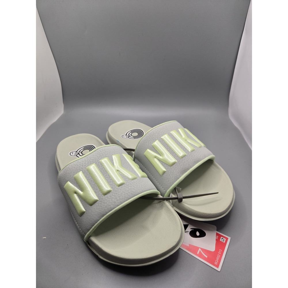 Nike Victori One Slide‎ Sandals Women's Size 7 Light Green Gray